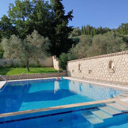 Pool Villa Grigoris Aspiotades 외부 사진