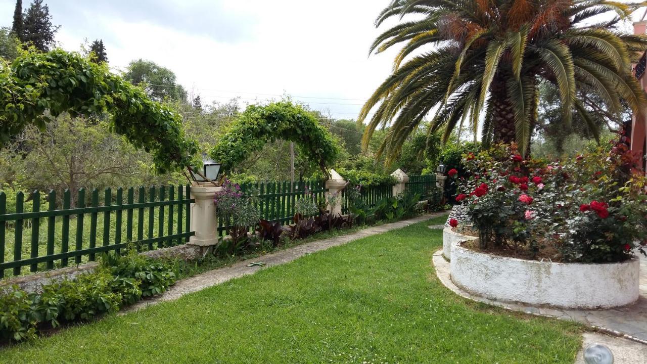 Pool Villa Grigoris Aspiotades 외부 사진