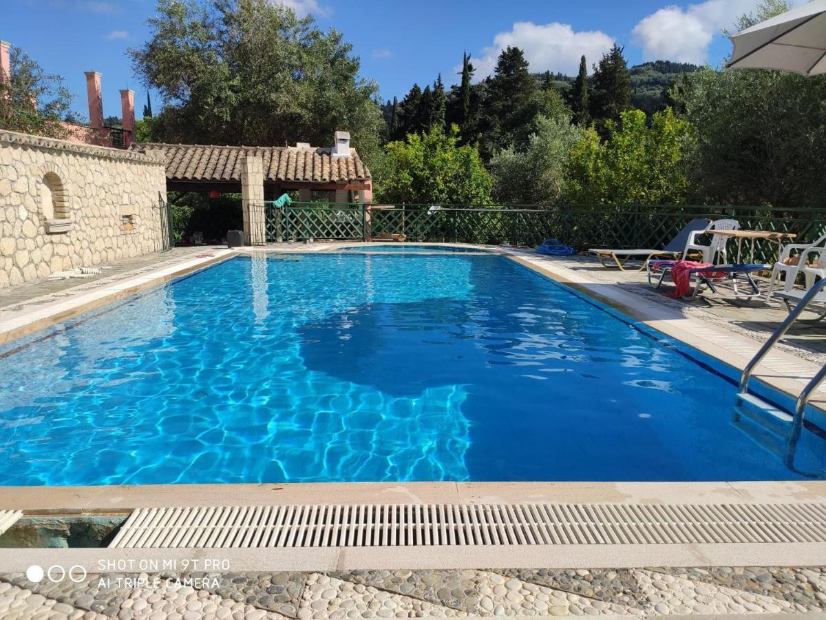 Pool Villa Grigoris Aspiotades 외부 사진