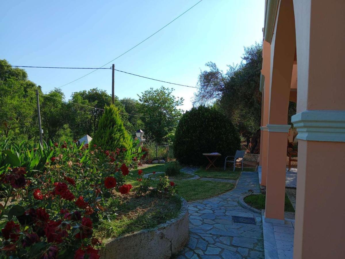 Pool Villa Grigoris Aspiotades 외부 사진